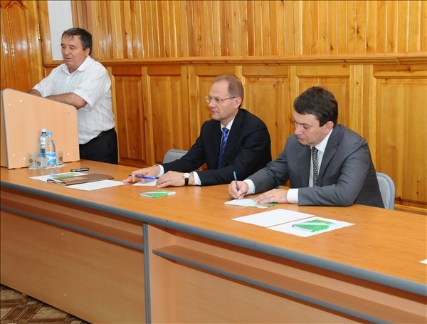 Губернатор Василий Юрченко ознакомился с ходом подготовки социальной сферы Усть-Таркского района к предстоящему отопительному сезону